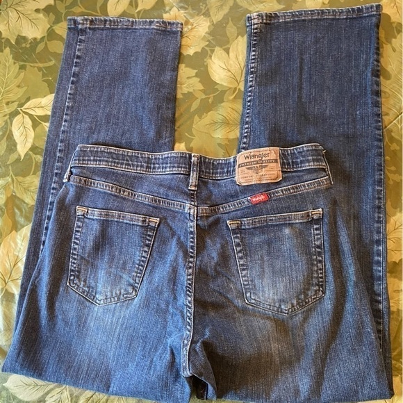 𝅺wrangler Elastic Waist Jeans for No-Nonsense Work by Hard Workers - Picture 3 of 6